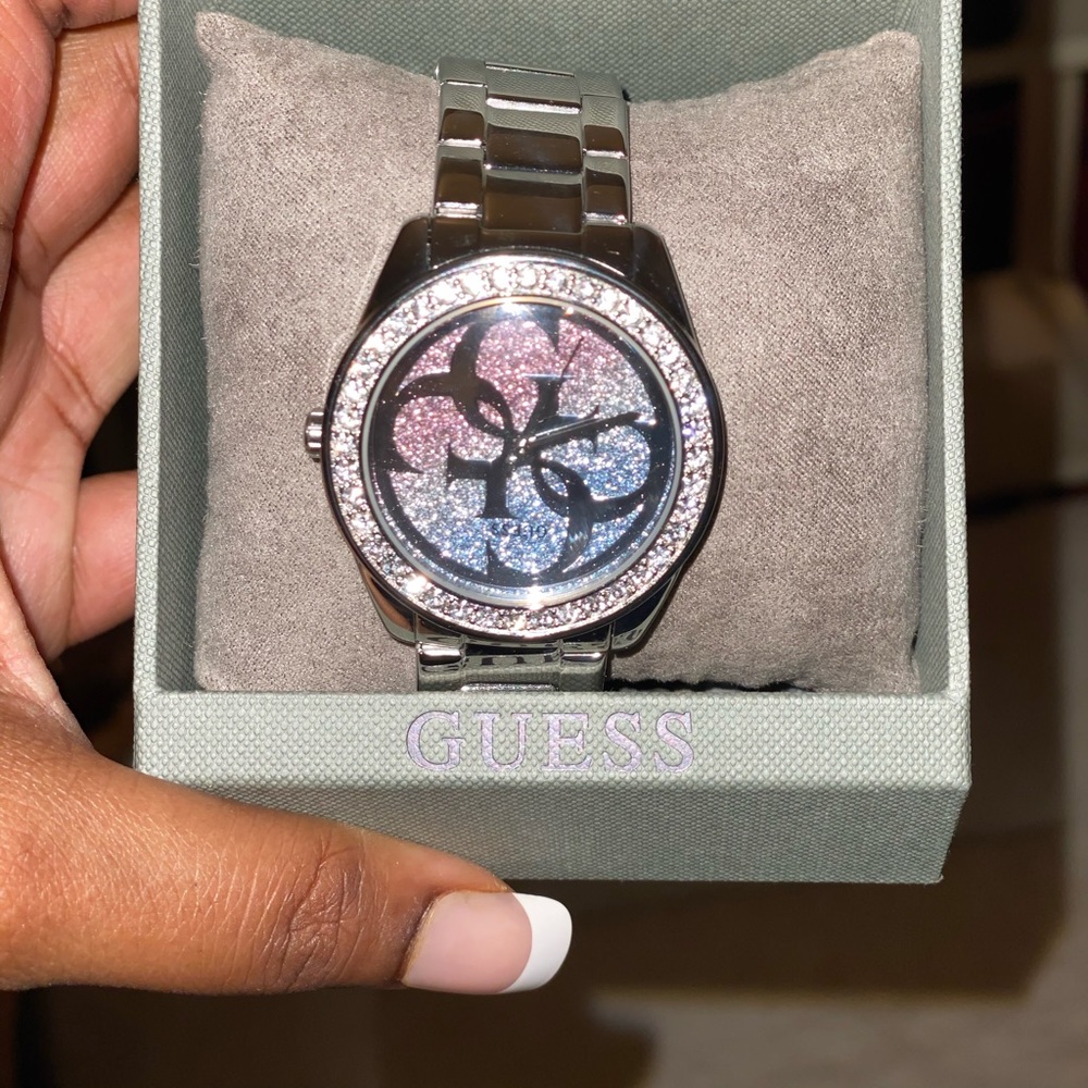 NEW IN BOX: GUESS Women’s watch (Silver Sparkle)